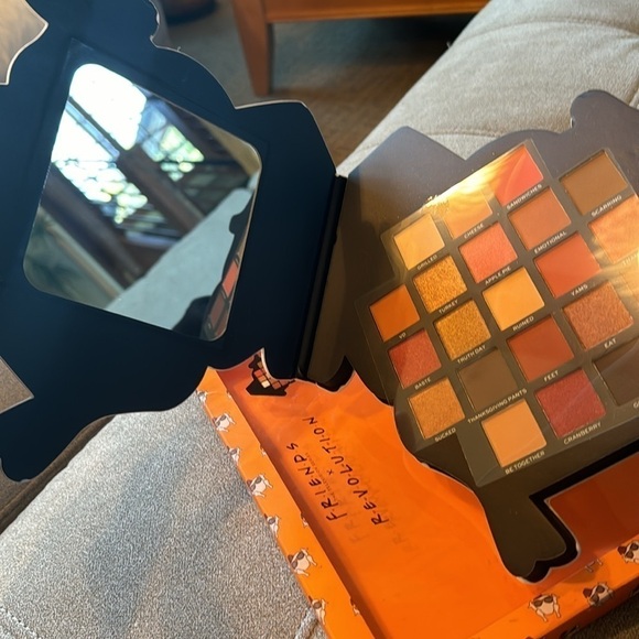 Friends by Revolution Eye Shadow Palette NEW - Picture 4 of 5